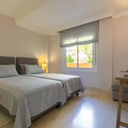 Aloha Hill Club Style Apartment *