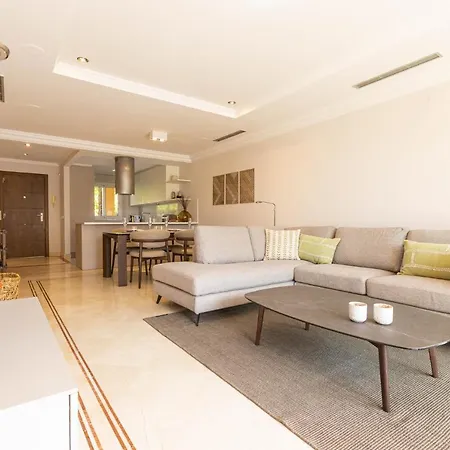 Aloha Hill Club Style Apartment *