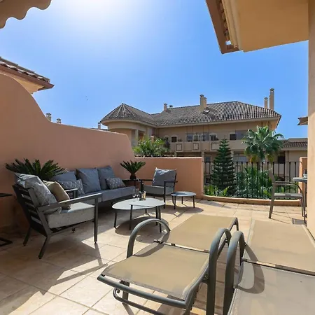 Aloha Hill Club Style Apartment
