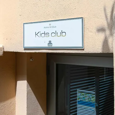 Aloha Hill Club Style Apartment