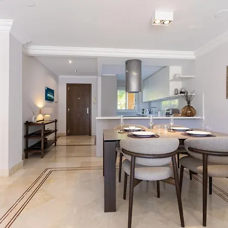 Aloha Hill Club Style Apartment Marbella